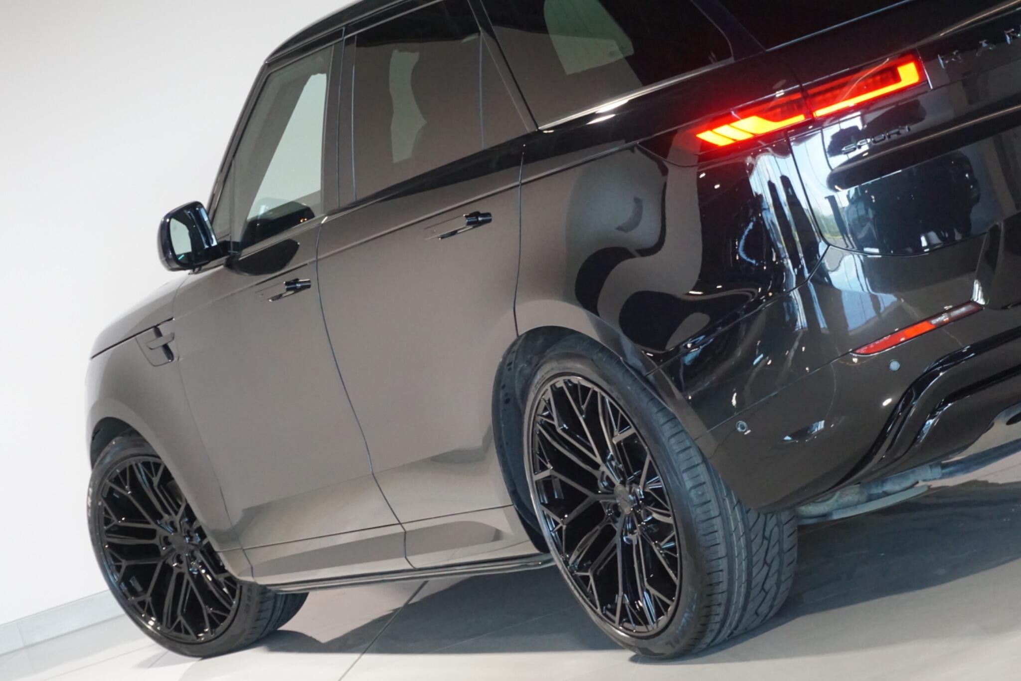 Land Rover Range Rover Sport 3.0 D300 MHEV Dynamic SE SUV 5dr Diesel Auto 4WD Euro 6 (s/s) (300 ps)